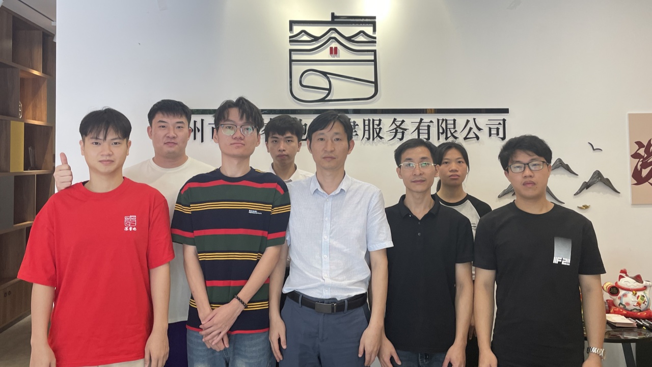 4.员工合影_副本.jpg